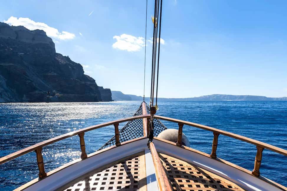 Immagine nº 21 di Porto di Santorini: Crociera al vulcano, alle sorgenti termali e a Thirassia attività a Fira, caricata dal fornitore