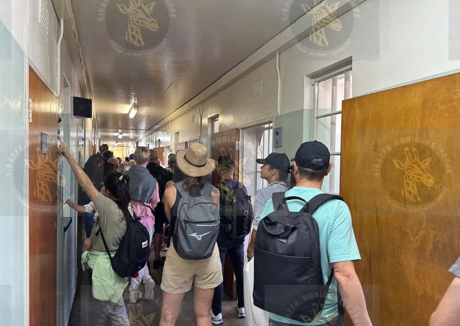 imagem n.32 de Cidade do Cabo: Ferry para Robben Island com ingresso para a prisão e passeio atividade em Cidade do Cabo, carregada pelo fornecedor