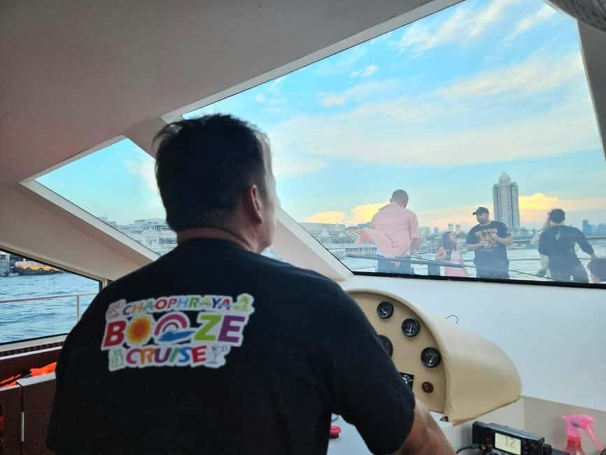image n.19 of Bangkok: Chao Phraya Booze Cruise With Unlimited Drinks activity in Bangkok, uploaded by supplier
