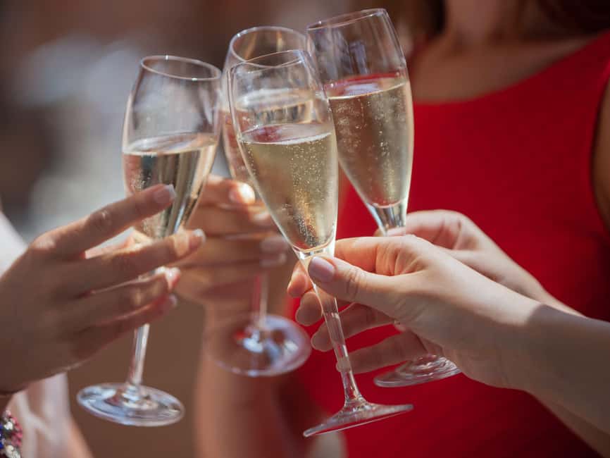 imagem n.1 de Varsóvia: Cruzeiro romântico com Prosecco – Aniversários e pedidos de casamento atividade em Varsóvia, carregada pelo fornecedor