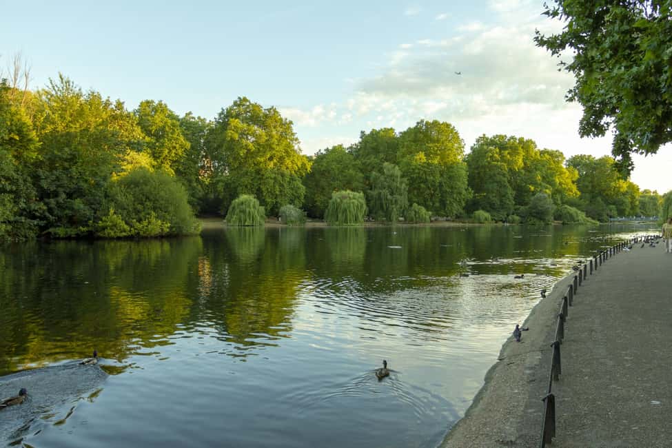 image n.4 of The Best Highlights of London Walking Tour & Boat Cruise activity in London, uploaded by supplier