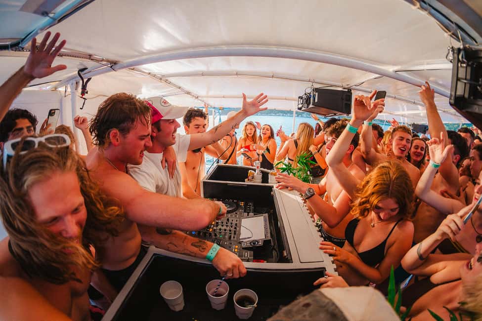 Obraz nr 3 z atrakcji Split: impreza na łodzi w Błękitnej Lagunie, DJ-e, pływanie, shoty i afterparty w Dalmacja, przesłany przez organizatora