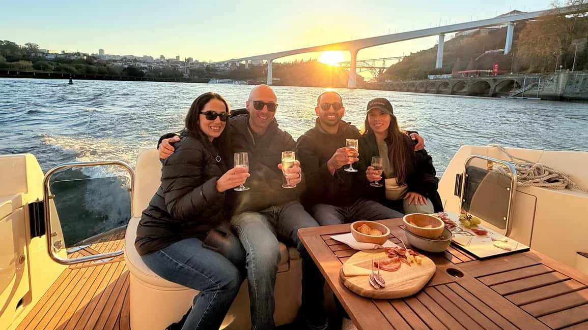 image n.10 of Porto: 6 Bridges Yacht Cruise with Wine & Snacks activity in Vila Nova de Gaia, uploaded by supplier