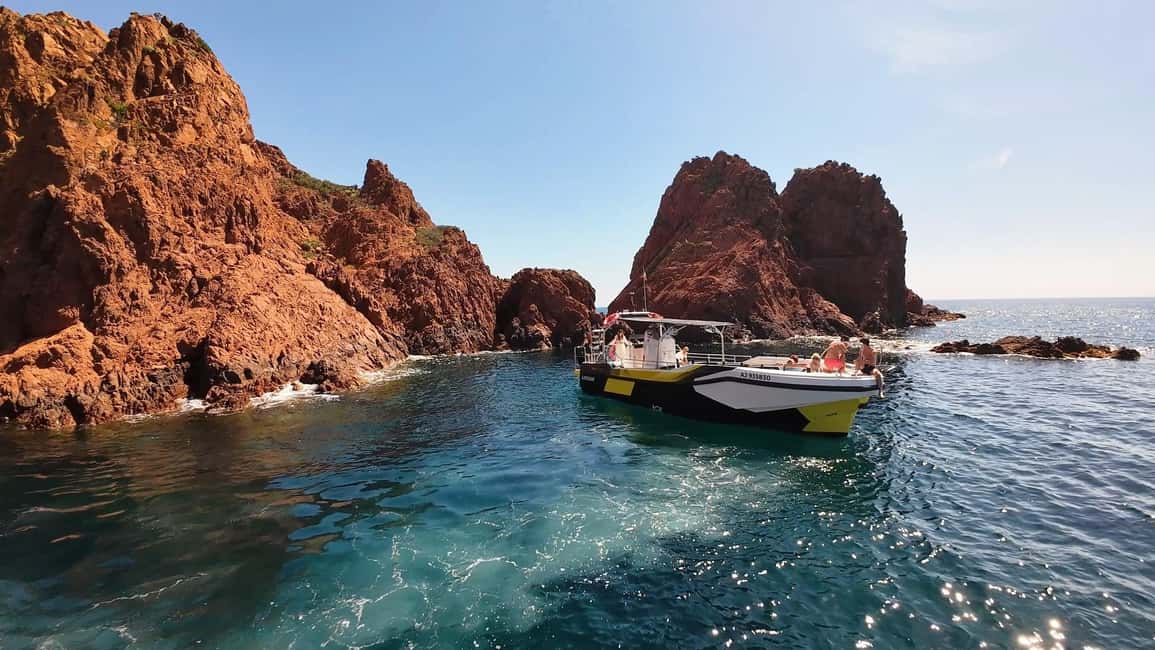 Saint-Raphaël, Var içindeki Fréjus: Esterel Calanques Turu (Konforlu Tekne) + Yüzme Mola etkinliğinin tedarikçi tarafından yüklenen 3 no'lu görseli