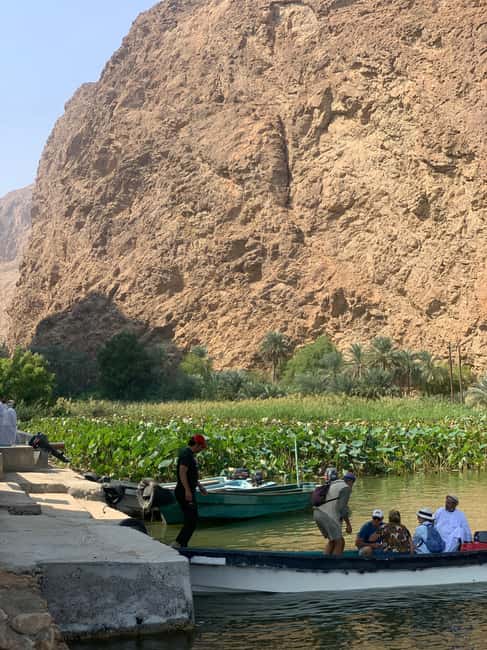Immagine nº 9 di Muscat: Tour privato di Wadi Shab e Bimmah Sinkhole con pranzo attività a Regione al-Sharqiyya, caricata dal fornitore