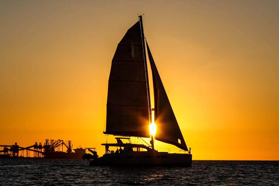afbeelding n.7 van Lissabon: Catamarancruise bij zonsondergang, muziek en open bar activiteit in Lissabon, geüpload door aanbieder