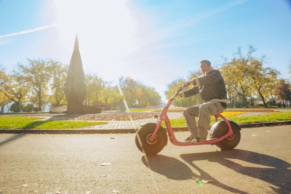 Image N°4 de Budapest : visites en petit groupe en scooter électrique MonsteRoller activité à Budapest, publiée par le prestataire