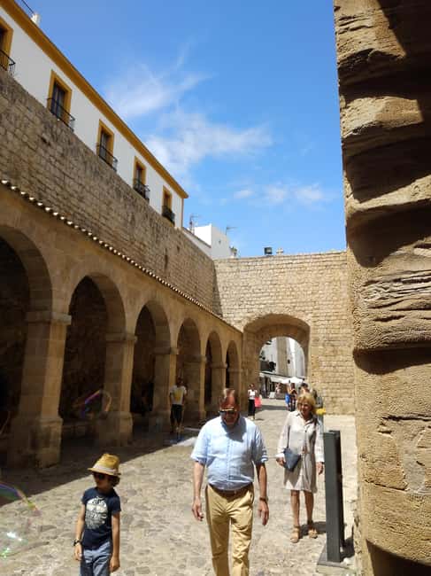 Image N°2 de TOUR DES INCONTOURNABLES D'IBIZA : Du patrimoine de l'Unesco aux plus belles plages activité à Ibiza (ville), publiée par le prestataire