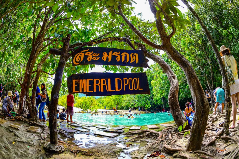 Image N°5 de Krabi : Visite du temple de la grotte du tigre, de la piscine d'émeraude et des sources d'eau chaude activité à Krabi, publiée par le prestataire