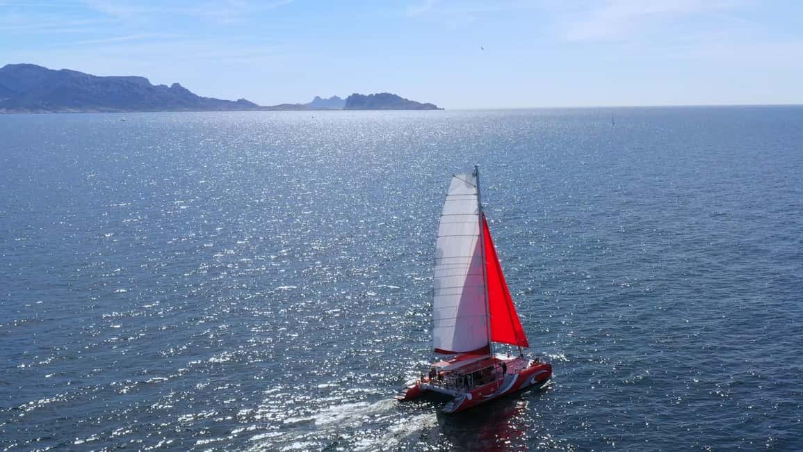 imagen n.º 11 de Marsella : Crucero en Catamarán por las Calanques con Comida y Vino actividad en Sur de Francia, subida por el proveedor