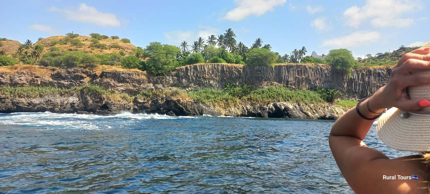 imagem n.3 de Passeio de barco para a caverna de Águas Belas + churrasco atividade em Assomada, carregada pelo fornecedor