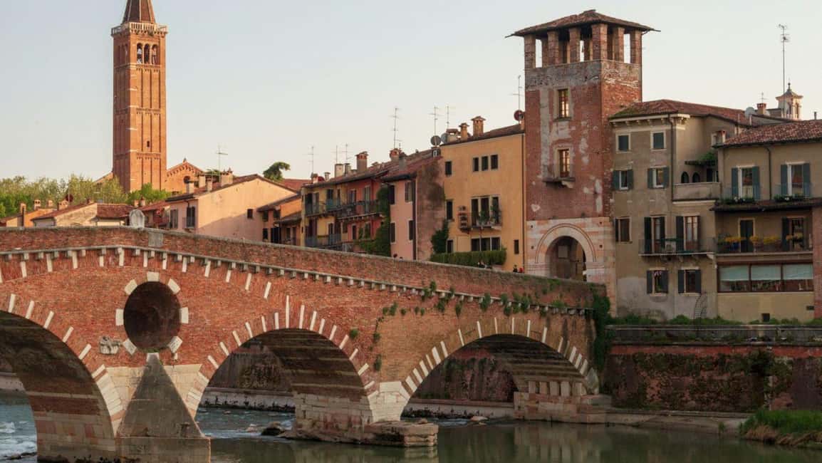 Immagine nº 2 di Da Venezia e Treviso: Tour di Verona e del Lago di Garda attività a Lombardia, caricata dal fornitore