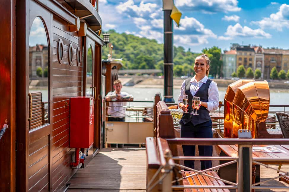 imagen n.º 16 de Budapest: Crucero Histórico con Bebida de Bienvenida actividad en Visegrad, subida por el proveedor