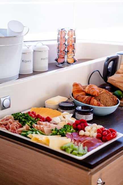 imagen n.º 7 de Gdansk/Sopot: Desayuno Crucero en Catamarán actividad en Suchy Dąb, subida por el proveedor