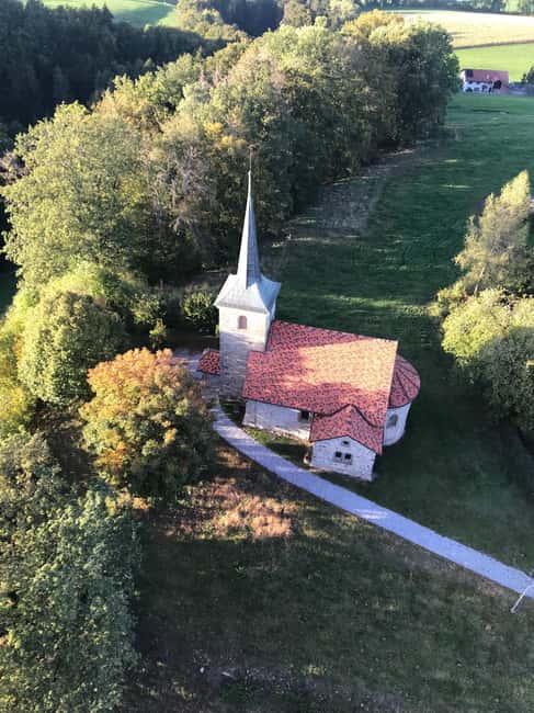 Image N°5 de Lausanne : vol en montgolfière avec fondue suisse activité à Canton de Vaud, publiée par le prestataire