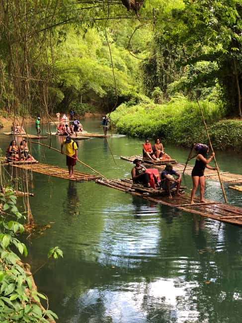 imagem n.2 de Montegobay: Passeio de rafting com massagem calcária atividade em Montego Bay, carregada pelo fornecedor