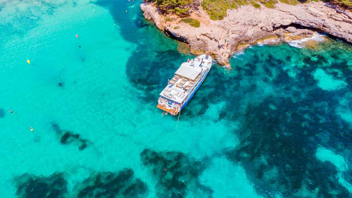 Bild Nr. 8 von Menorca: Natürliche Buchten und Strände Bootsfahrt & Paella Mittagessen Aktivität in Ciutadella, hochgeladen vom Anbieter