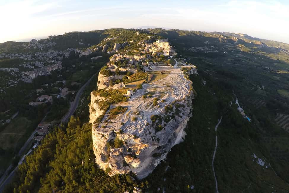 imagem n.3 de De Avignon: excursão de dia inteiro ao melhor da Provença atividade em Nimes, carregada pelo fornecedor
