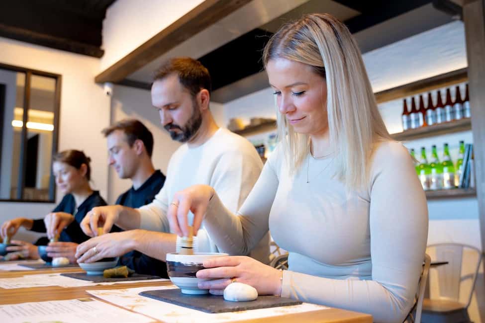 Immagine nº 17 di Tokyo: esperienza di preparazione del matcha con dolci mochi ad Asakusa attività a Tokyo, caricata dal fornitore