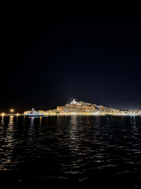Image N°6 de Ibiza : visite guidée de la vie nocturne avec apéritif avant la boîte de nuit activité à Ibiza (ville), publiée par le prestataire