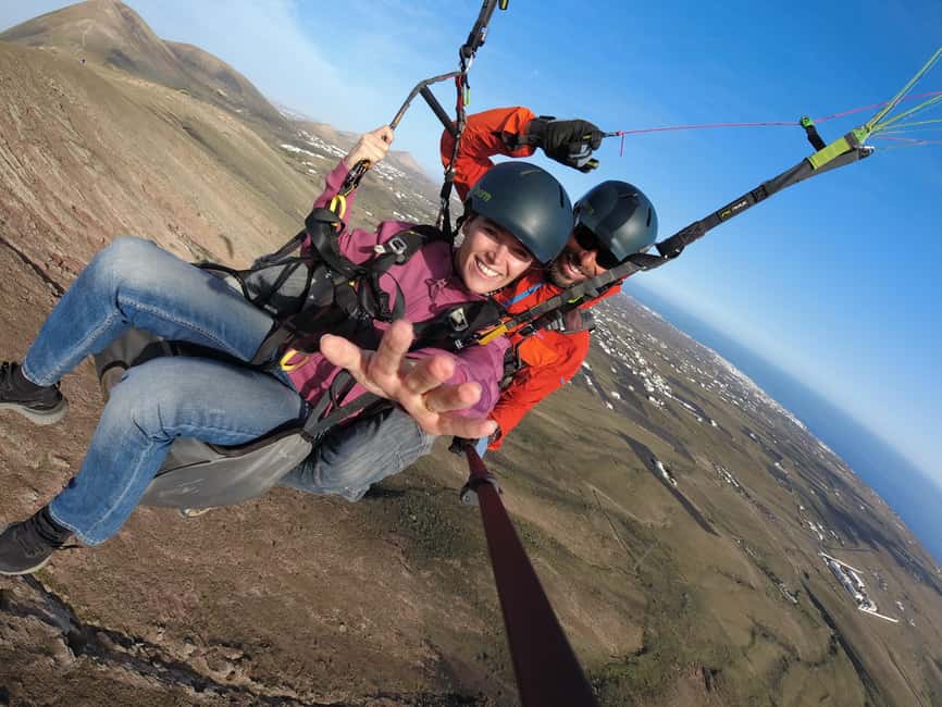Immagine nº 2 di Lanzarote: Volo in parapendio tandem su Lanzarote attività a Caleta de Famara, caricata dal fornitore