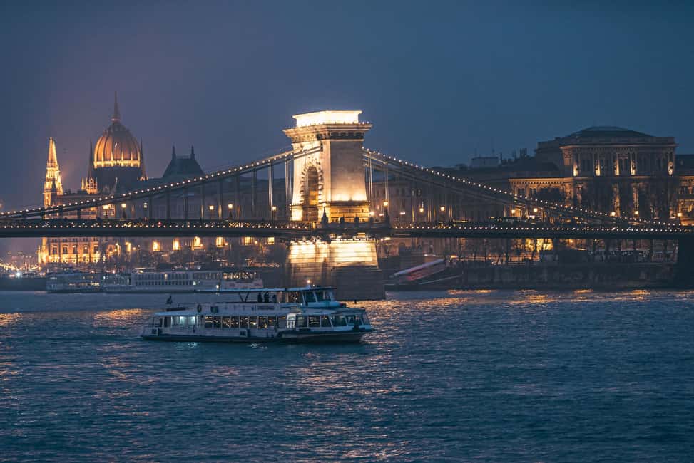 image n.7 of Budapest: By Night Sightseeing Cruise with Welcome Drink activity in Budapest, uploaded by supplier