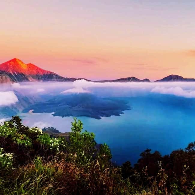 image n.2 of 2D/1N senaru crater rim activity in West Nusa Tenggara, uploaded by supplier