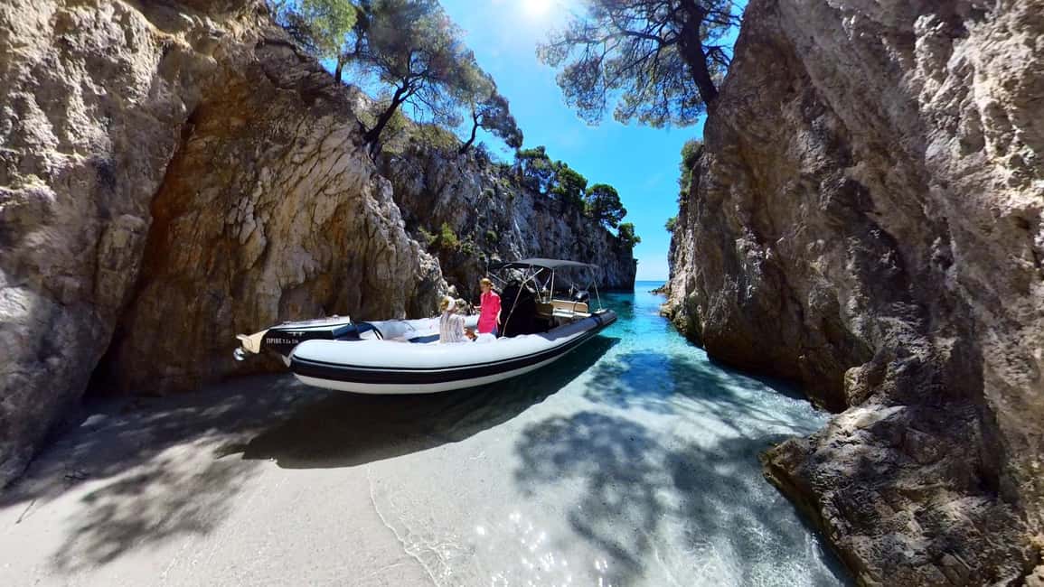 imagen n.º 8 de Skiathos: Crucero privado en lancha rápida por la isla de Skopelos actividad en Tesalia, subida por el proveedor