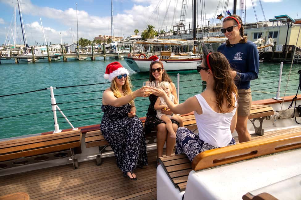 imagen n.º 3 de Cayo Hueso: Crucero con música navideña en directo y cacao caliente actividad en Cayo Hueso, subida por el proveedor
