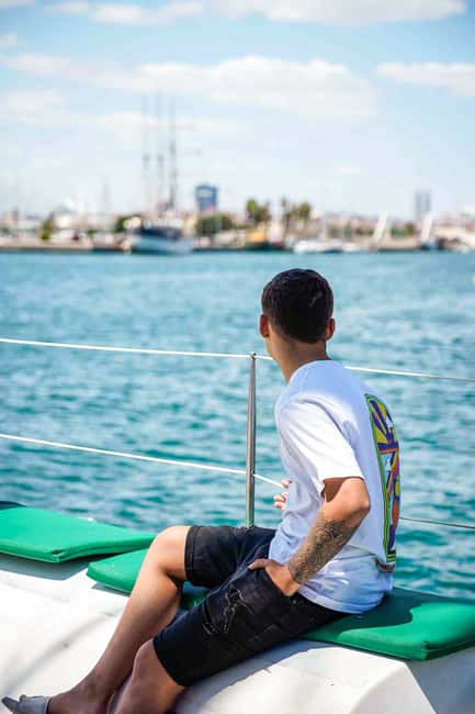 imagem n.9 de Valência: Passeio de catamarã com mergulho e DJ opcional atividade em Valência, carregada pelo fornecedor