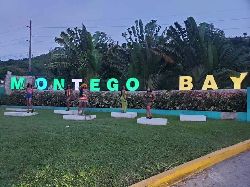 imagem n.3 de De Montego Bay: Rafting em bambu e massagem em pedra calcária atividade em Montego Bay, carregada pelo fornecedor