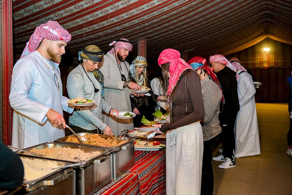 imagem n.10 de Dubai: Safari no Deserto com Jantar de Churrasco e Opções de Quadriciclo atividade em Dubai, carregada pelo fornecedor