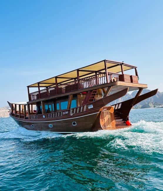 Immagine nº 7 di Muscat - Crociera costiera e al tramonto in dhow omanita (2 ore) attività a Mascate, caricata dal fornitore