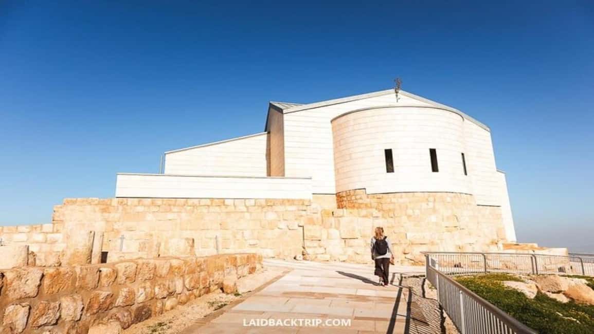Immagine nº 3 di Da Amman: Tour di un giorno a Madaba, Monte Nebo e Mar Morto attività a Amman, caricata dal fornitore