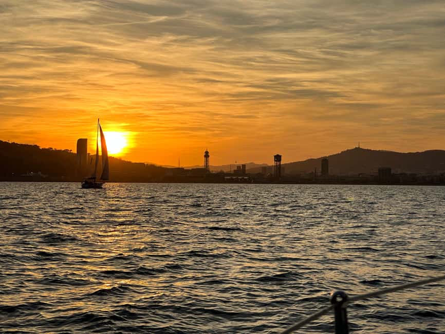 Immagine nº 7 di Barcellona: gita in barca con cava in un'incredibile barca a vela attività a Barcellona, caricata dal fornitore