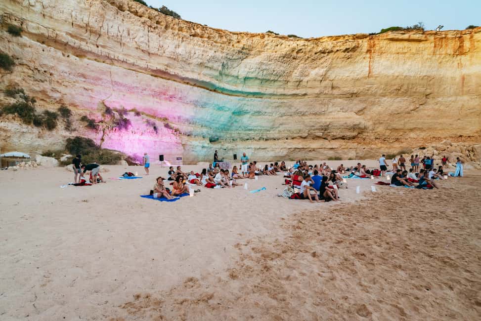 afbeelding n.22 van Vanuit Albufeira: Sunset Cruise en Strand BBQ met Open Bar activiteit in Olhos de Água, geüpload door aanbieder