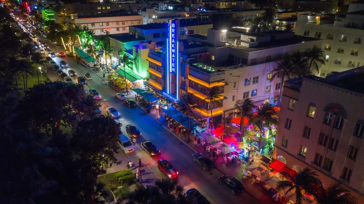 imagen n.º 27 de Miami Beach: Tour aéreo privado Night Lights - Champán gratis actividad en Miami, subida por el proveedor