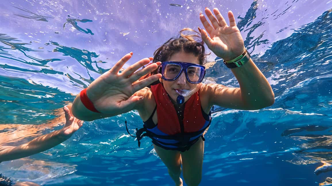 Immagine nº 4 di Hurghada: Escursione di un giorno a Orange Bay con sport acquatici e pranzo attività a Governatorato del Mar Rosso, caricata dal fornitore