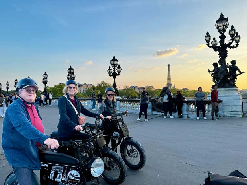 Image N°2 de Paris : Tour Eiffel et visite nocturne de Notre-Dame en E-Bike activité à Paris, publiée par le prestataire