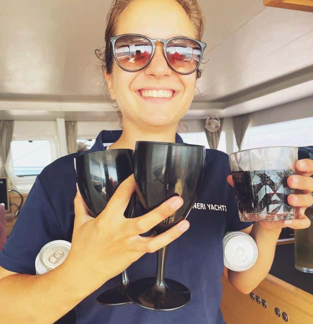 Immagine nº 8 di Rethymno: Crociera in catamarano al tramonto con vino e snack attività a Rethymno, caricata dal fornitore