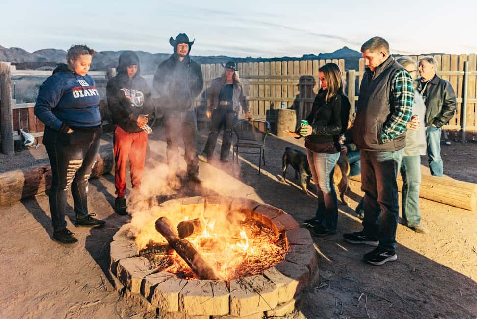 Image N°16 de Au départ de Las Vegas : Randonnée à cheval au coucher du soleil dans le désert avec dîner barbecue activité à Las Vegas, publiée par le prestataire