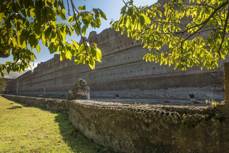 Immagine nº 2 di Da Roma: Trasferimento a Tivoli di andata e ritorno con biglietti d'ingresso attività a Tivoli, Lazio, caricata dal fornitore