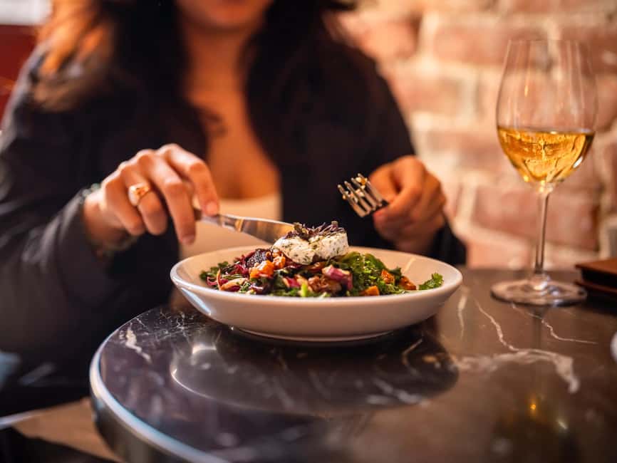imagem n.8 de Ottawa: Tour gastronômico noturno pelo ByWard Market atividade em Ottawa, carregada pelo fornecedor