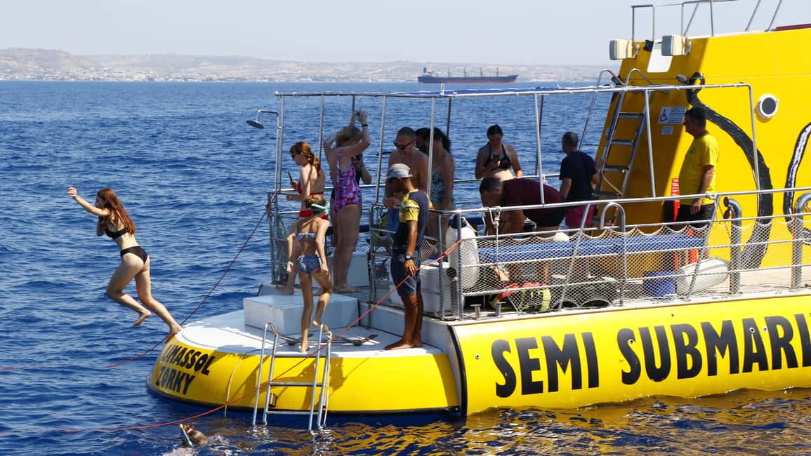 bild nr.1 av Larnaca: Yellow Submarine Swim Cruise med obegränsade drycker aktivitet i Larnaca, uppladdad av arrangören