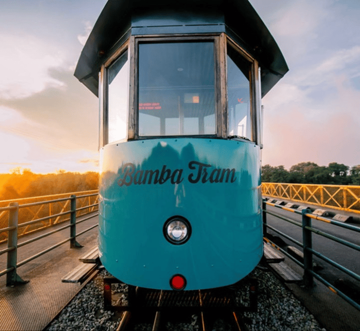 imagen n.º 4 de Cataratas Victoria: tranvía turístico actividad en Victoria Falls Town, subida por el proveedor