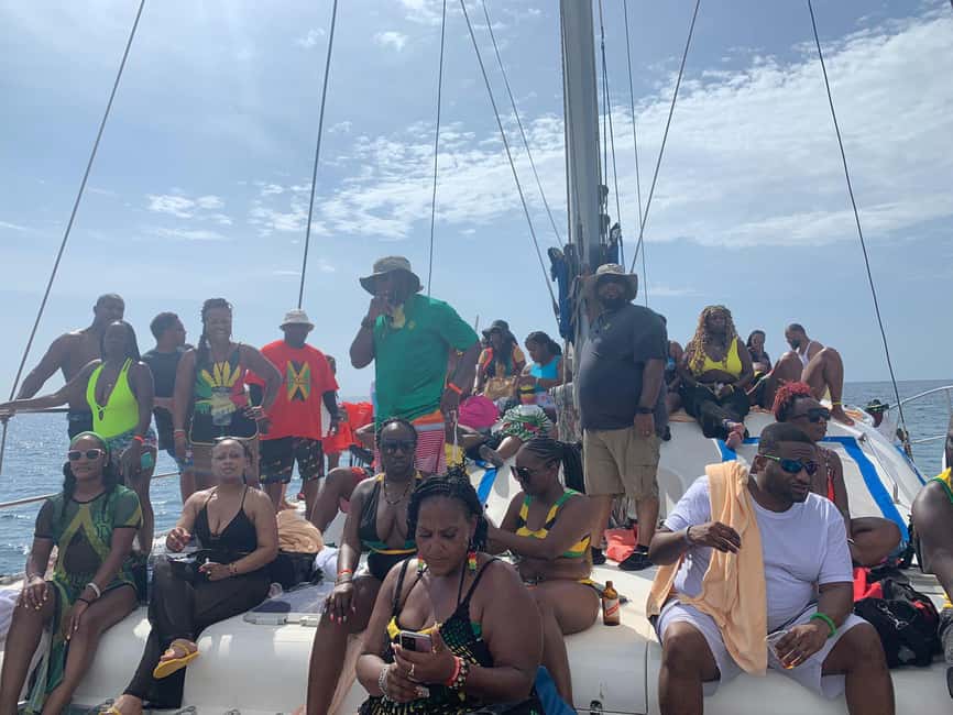 imagem n.5 de Transfer de táxi para o cruzeiro de catamarã em Negril a partir do Falmout Resort atividade em Negril, carregada pelo fornecedor