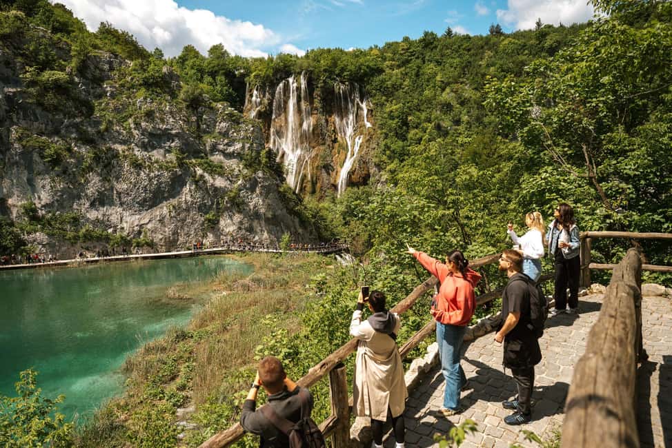 imagem n.9 de De Zagreb: Excursão ao Parque Nacional dos Lagos de Plitvice com ingressos atividade em Slunj, carregada pelo fornecedor