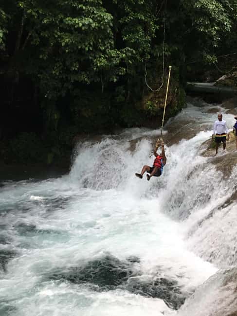 imagem n.3 de Falmouth: Excursão a Dunn's River Falls com Blue Hole atividade em Ocho Rios, carregada pelo fornecedor