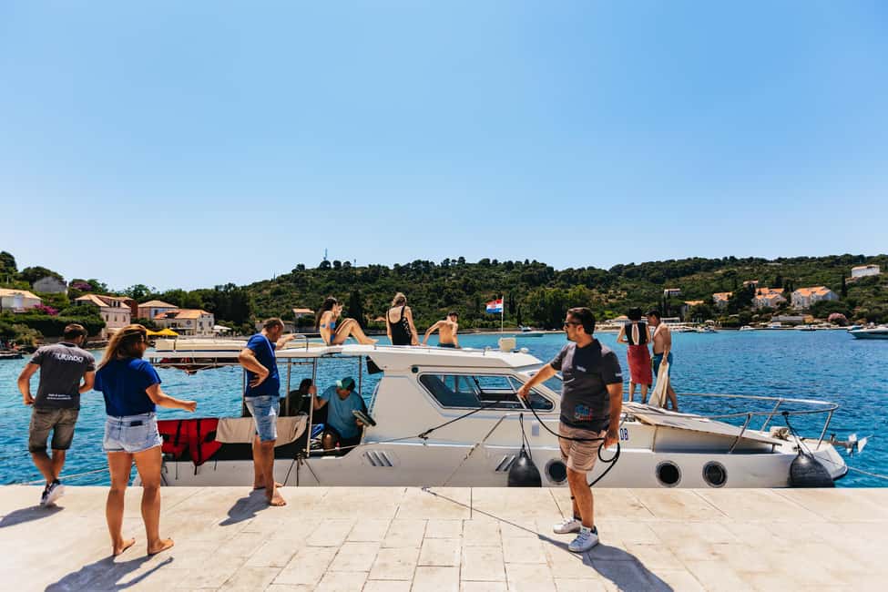 Immagine nº 10 di Dubrovnik: esplorazione in barca per piccoli gruppi della Grotta Azzurra e di Elafit attività a Dalmazia, caricata dal fornitore
