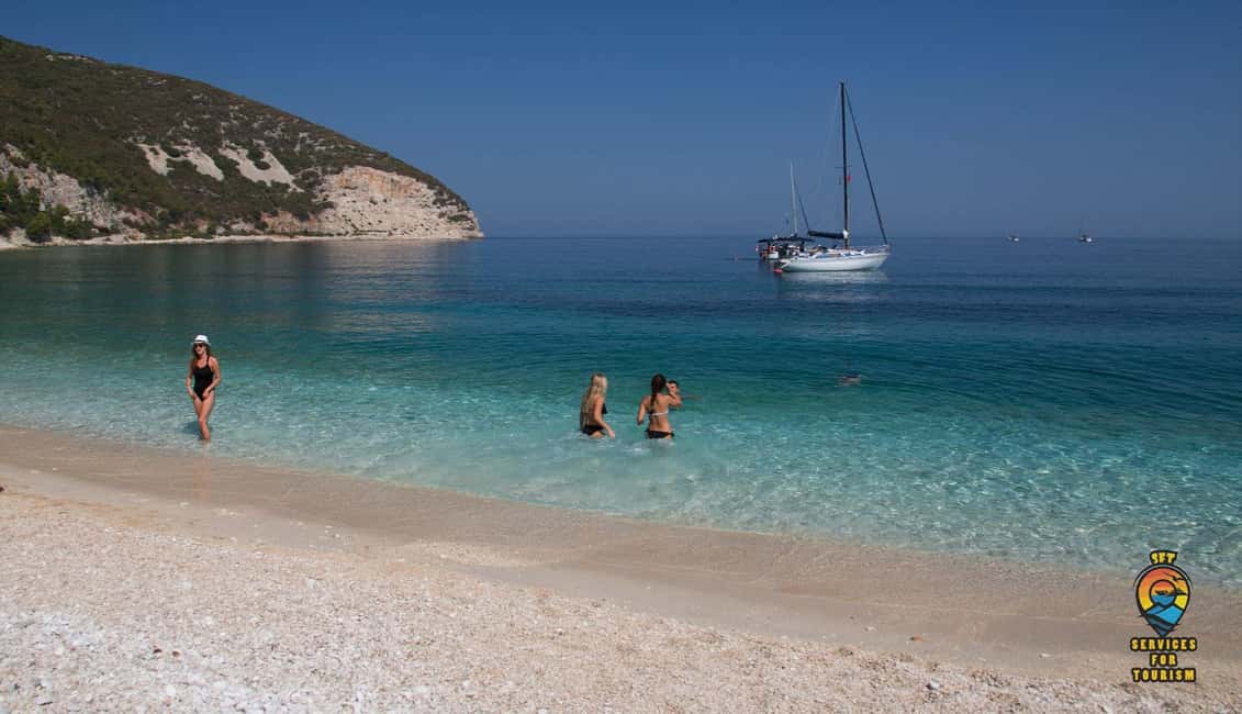 Bild Nr. 5 von Vlorë: Sazan Insel, Haxhi Ali Höhle und Karaburun Bootstour Aktivität in Kreis Vlora, hochgeladen vom Anbieter